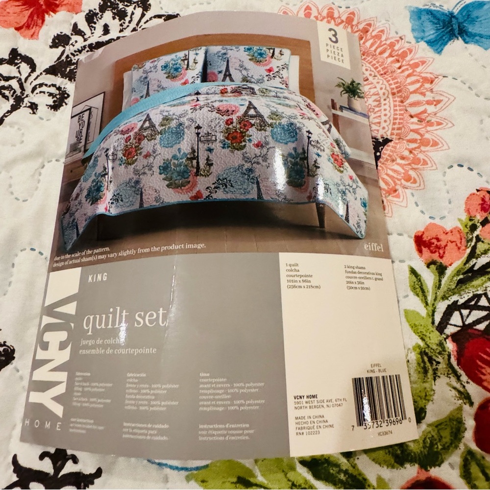 VCNY Home 3pc King Size Quilt Set MultiColor Eiffel Tower Collection Reversible